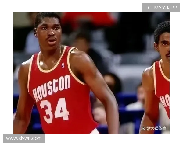哈基姆奥拉朱旺的传奇生涯与篮球技艺如何影响NBA内线格局