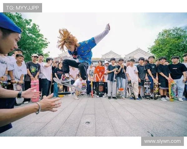 成都飞盘队在滑板精英赛中的默契配合与精彩表现分析