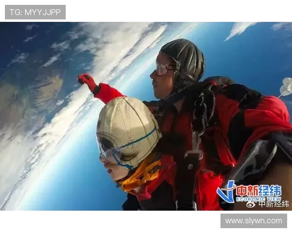 从高空一跃而下展现力量与优雅的跳水运动之美与竞技精神